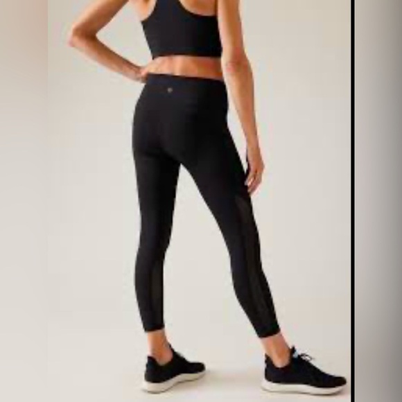 Athleta Ultimate Stash High Rise Mesh 7/8
Legging Size Small. Style 212394-00. - Picture 1 of 7